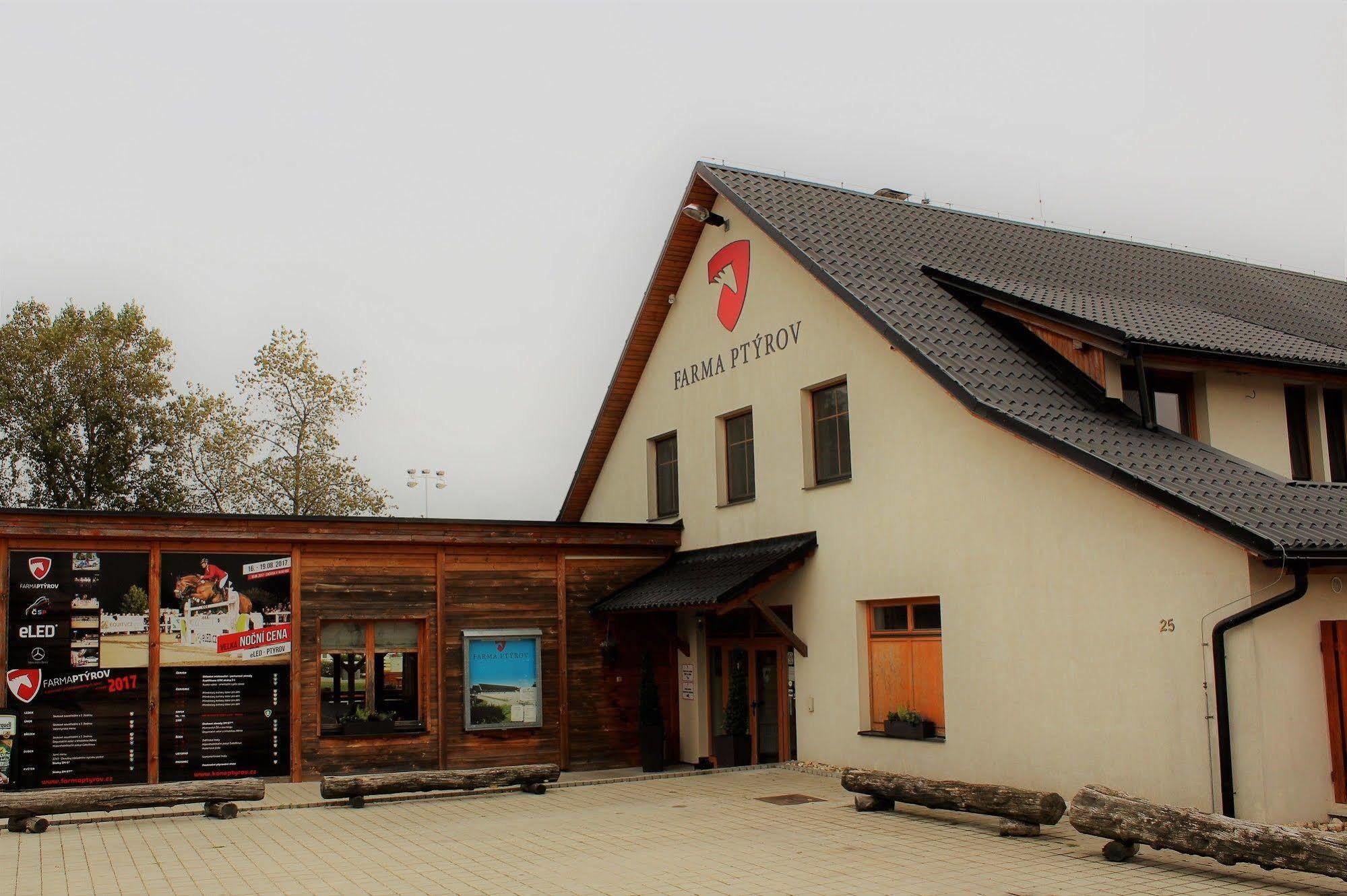 Hotel Farma Ptyrov Mnichovo Hradiště Exterior foto